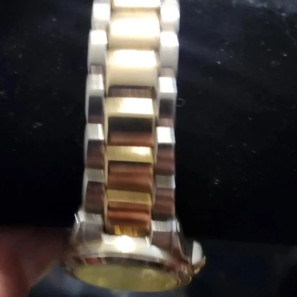 Vintage Bill Blass Womens Diamond and mother of pearl watch - Picture 6 of 11